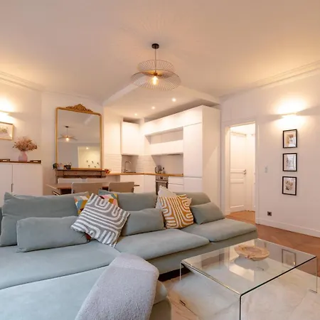 Sophisticated 2br - Steps To Station Apartment *