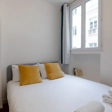 Apartment Sophisticated 2br - Steps To Station