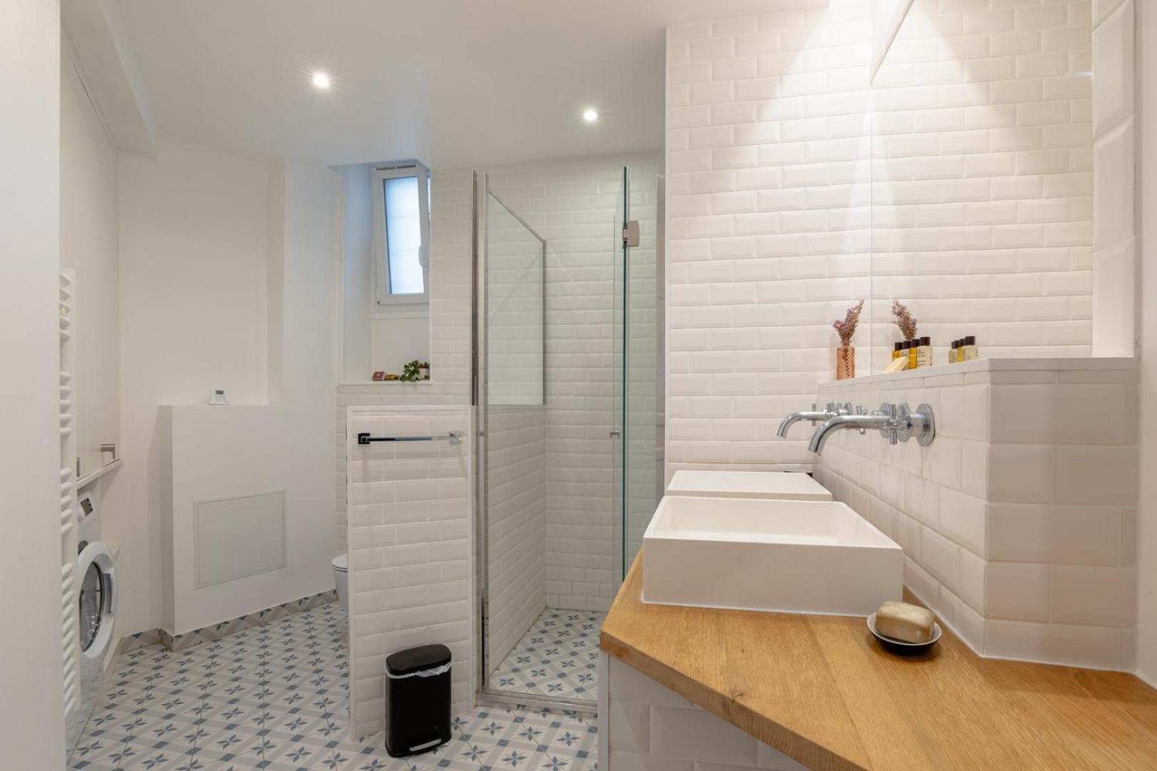 Sophisticated 2br - Steps To Station